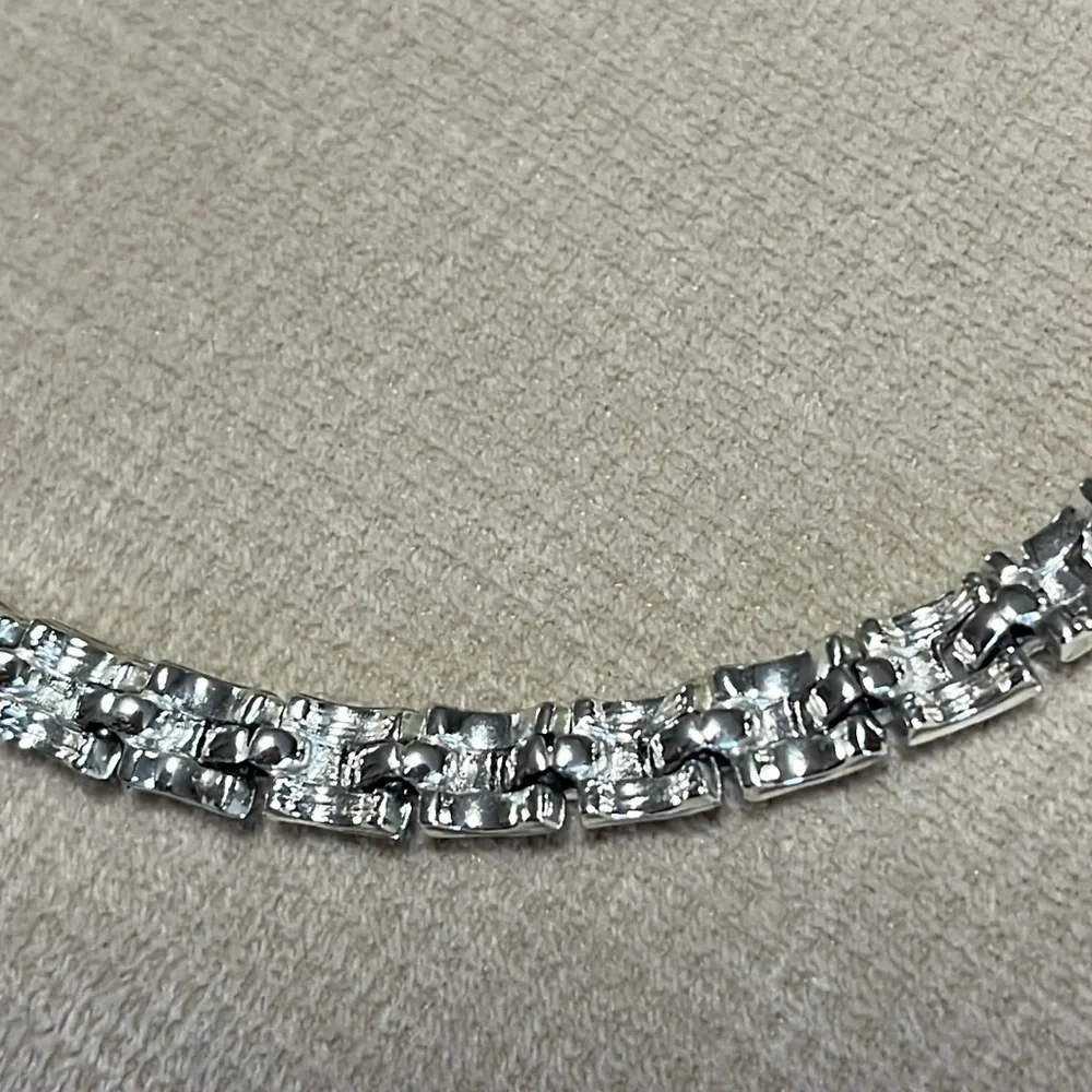 Vintage “Coro” brand silver tone necklace. Exc vintage cond. Signed. - Picture 2 of 7